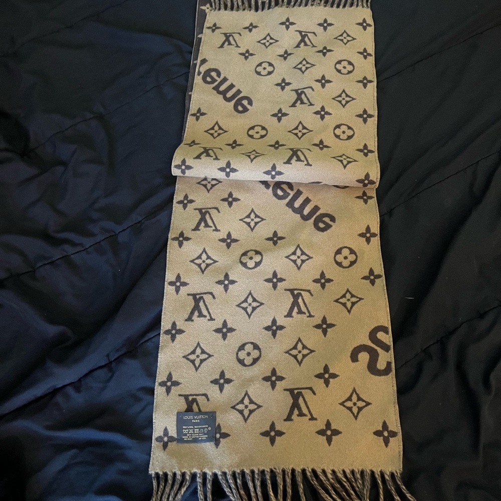 Louis V x Supreme Scarf